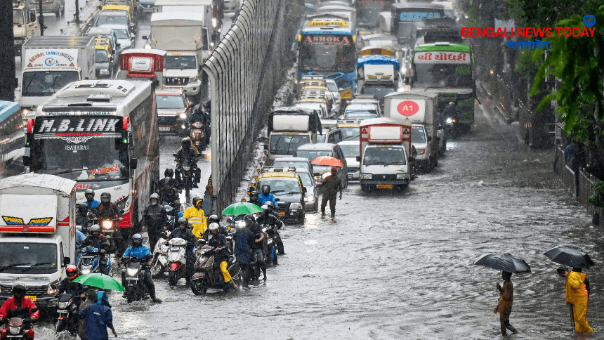 মুম্বইয়ে ভারী বৃষ্টির লাল সতর্কতা ২০২৫ জলমগ্ন শহরের ছবি